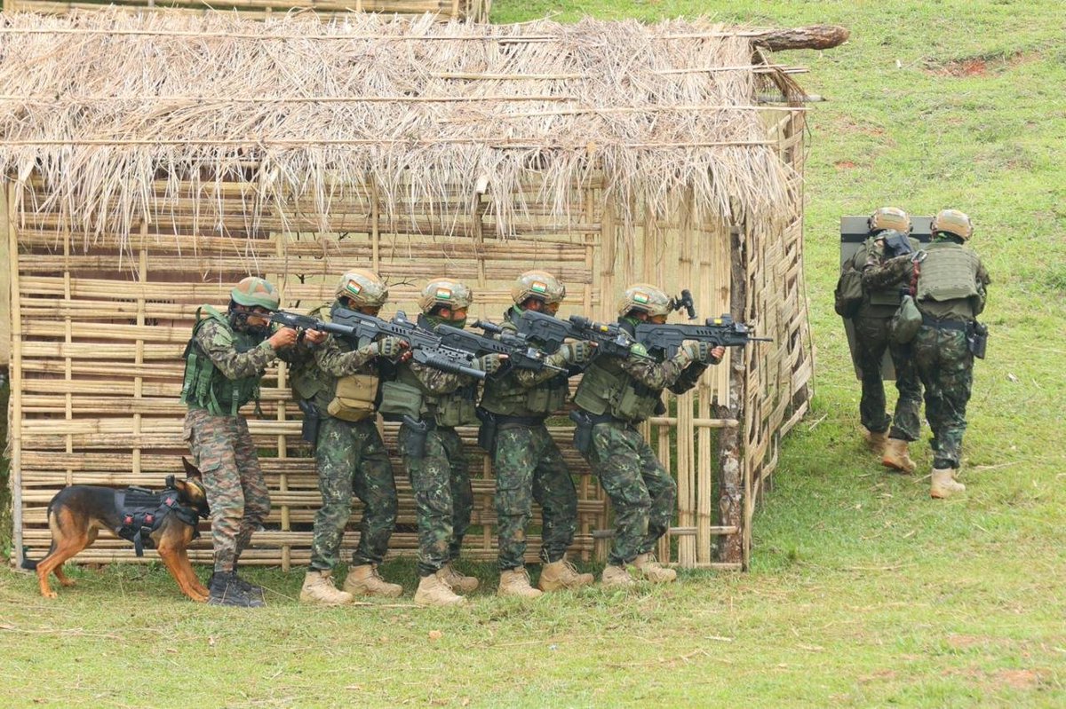 Zeba, a Belgian Malinois Assault Dog of Gajraj Corps of the Indian Army showcased her skills in the recently conducted India-France Joint Training Exercise Shakti 2023-24 at Foreign Training Node, Umroi @GajrajCorps_IA