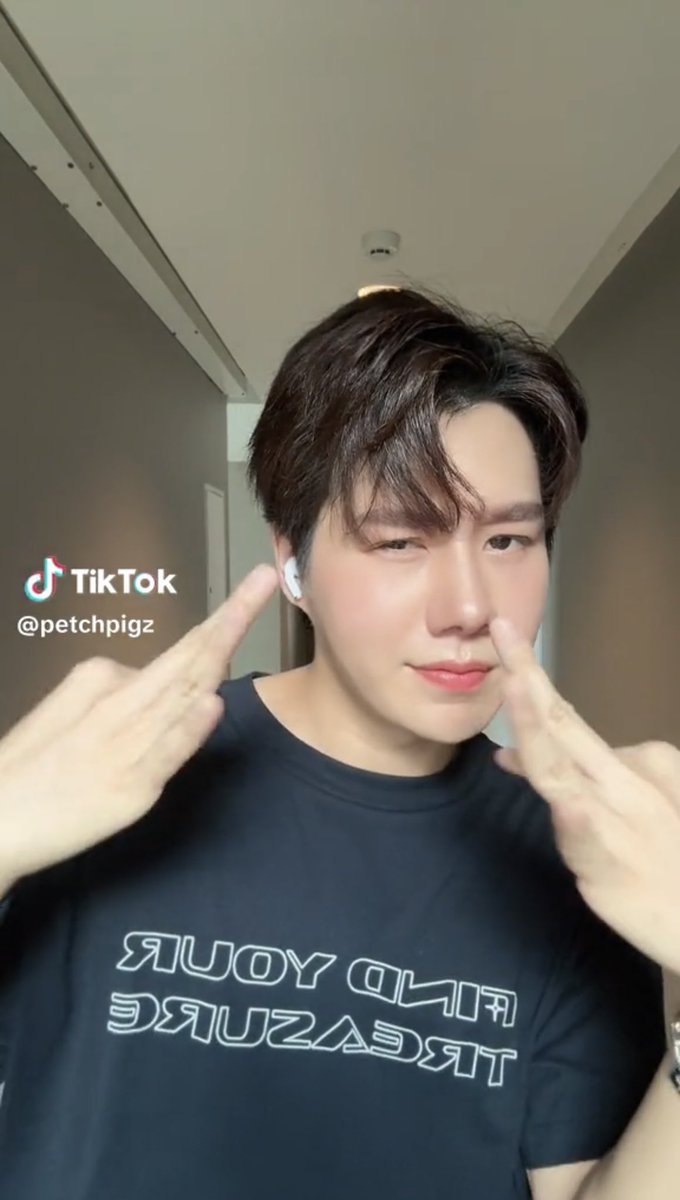 Kako20142's tweet photo. 久々のPetchのチャレンジがきた!!😆
キュートなチャレンジを踊る、めちゃキュートなPetch😆🩵
クールなBoyTシャツもキュートに見える🖤
ありがとうTREASURE💎ありがとうAtlasも💕
https://t.co/ou6f76HHcK
cr. #Petchpigz Tiktok
#stupidchallenge https://t.co/6VVTyvgY1p