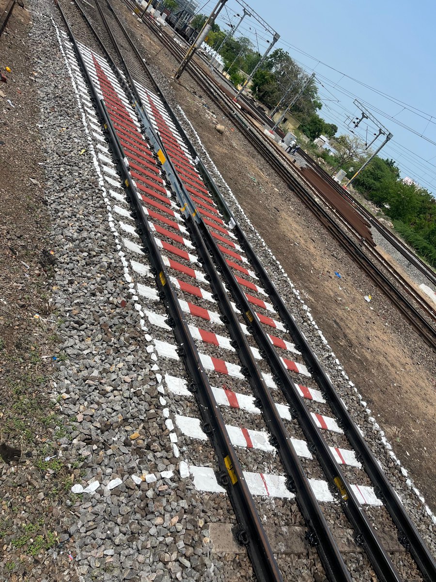 Vijayawada Division proudly commissions 1st ever WCMS (Weldable Cast Manganese Steel) crossing in Vetapalem section 
1st ever in  SCR & 2nd  in Indian Railways. Enhancing safety & efficiency,  marking a significant milestone in IR modernization  @RailMinIndia @SCRailwayIndia