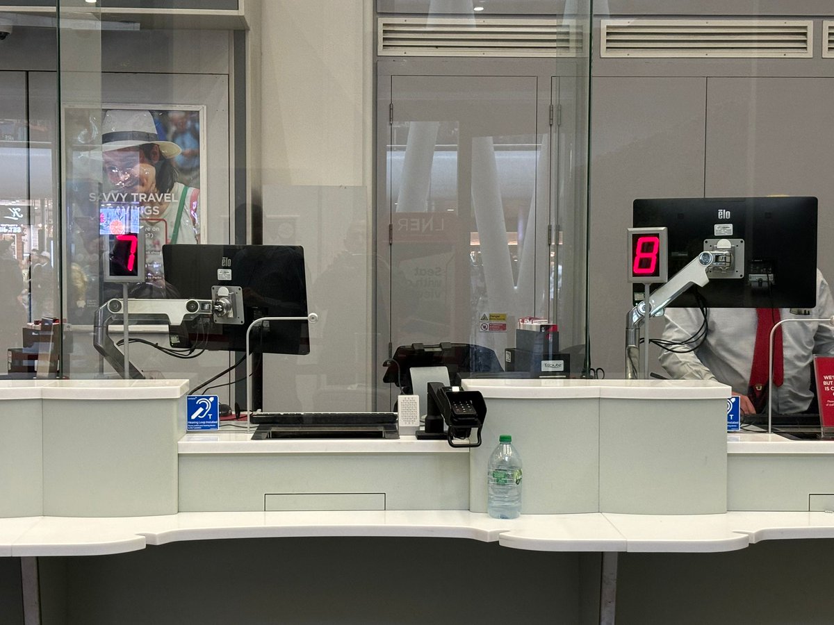 Contacta loop spotting at the main ticket office at London's King's Cross station. Not only are our hearing loops at the windows but also our STS-K058 window intercoms AND our queue management system. A complete comms package!
#QueueManagement #TicketOffice #CustomerService