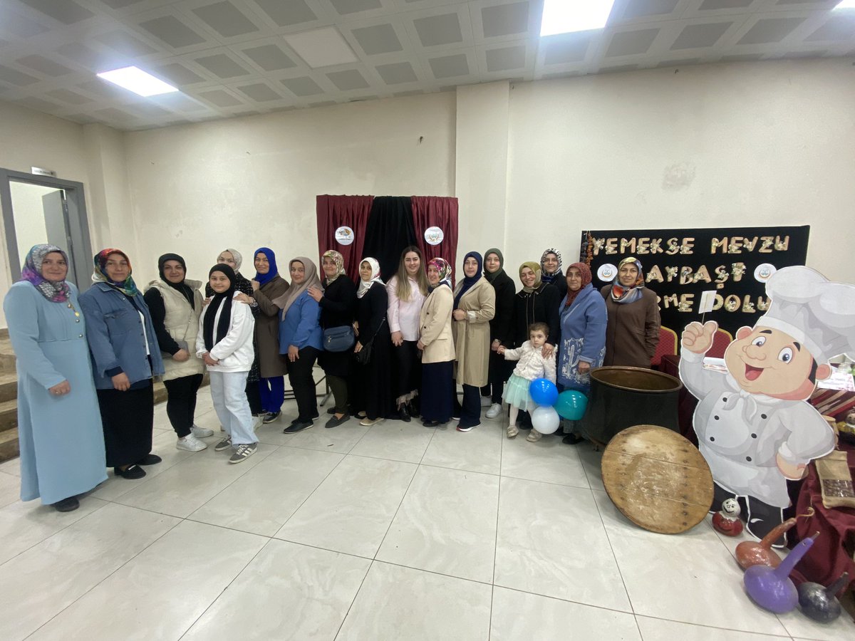 Çaybaşı, Eğitim, Bilim, Sanat, Kültür, Spor ve Musiki Şenliğinde okulumuz yemek yarışması düzenlemiştir. Pancar sarması su böreği baklava olmak üzere üç kategoriden oluşan yarışmaya 28 aday katılmıştır.Emeği geçen idareci ve öğretmenlerimize teşekkür ederiz.<a href="/CaybasM/">Çaybaşı İlçe Milli Eğitim Müdürlüğü</a> <a href="/guneyisa52/">İsa Güney</a>