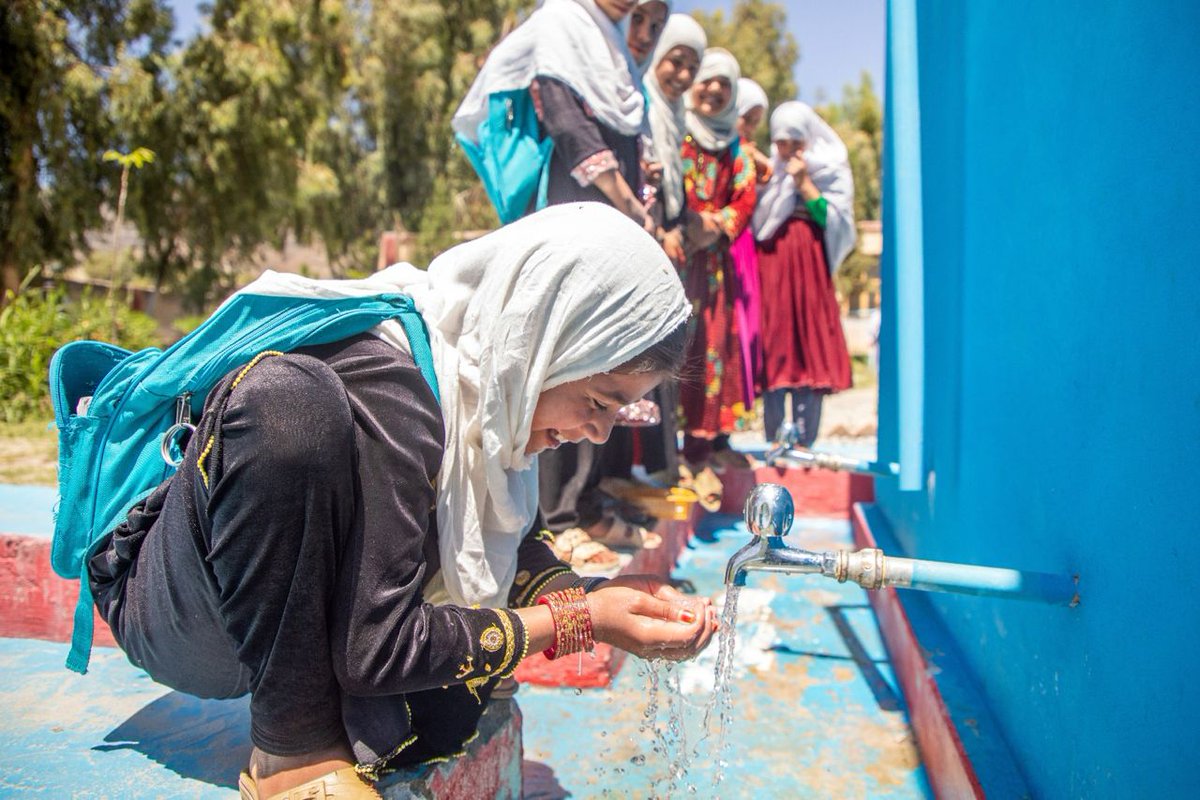 Water is life! 🌊 💧 @UNICEFAfg is building sustainable water systems for 64,000 people in remote areas of Afghanistan, w/ contributions from @ksrcharity and @SaudiFund_Dev through the Afghanistan Humanitarian Trust Fund facilitated by @isdb_group and @OIC_OCI.