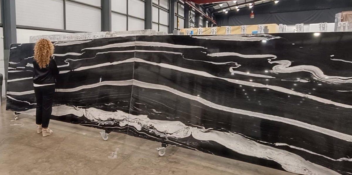 MARMOMARSPAIN's tweet photo. 💎¡Exclusiva: Granito Copacabana! 
En @MARMOMARSPAIN , un material verdaderamente espectacular que transformará cualquier espacio en una obra de arte. 
☎️ +34 619 26 72 15
🌐https://t.co/o9deJEt0Lb
 📩marisa@marmomar.com
#NewArrivals2024 #DiseñoInteriores  #granitonatural https://t.co/R42ilKgrDG