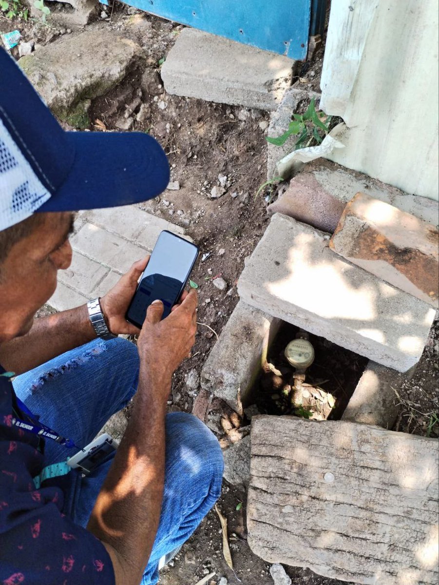 Seguimos llevando AIGAR (youtube.com/watch?v=F3GUaE…) a más juntas de agua en El Salvador. Esta vez tocó formación a la Asociación ASCOBAPCO, que agrupa a más de 300 familias. #DerechoAgua #SoftwareLibre