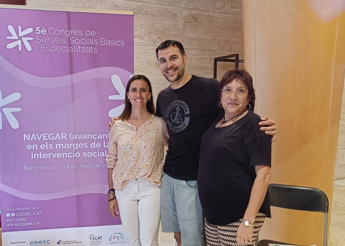 ☝️Referents d’#Osona Acció Social del Grup Motor de la Reunió del Grup Familiar (#RGF) participen al Congrés #5CSSBE. 

👉 500 professionals de l’educació social, psicologia, treball social i la pedagogia aprofundeixen en la relació amb la ciutadania i amb els sistemes d’atenció