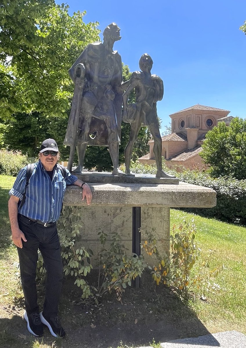 En Salamanca, ante el monumento al Lazarillo de Tormes.