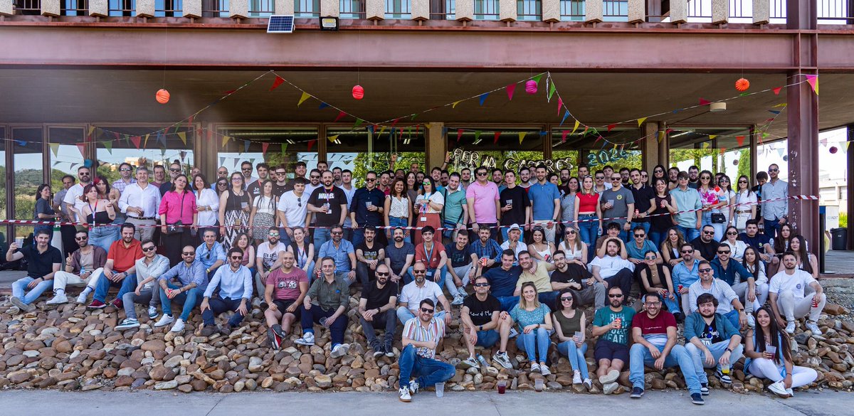 viewnext's tweet image. 🥳 ¡La feria de Cáceres está a punto de comenzar, y nuestra #GenteViewnext del centro empieza a calentar motores! 🥂🥘

El pasado viernes nuestr@s compis celebraron una fantástica fiesta pre-feria 👏🙌

📷 Autor de las fotografías: José Moro Hernández bit.ly/3yDwDh7