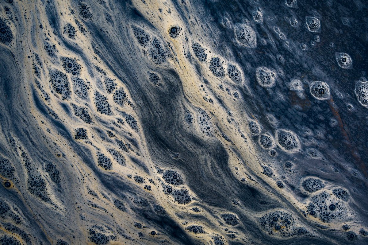 A day I spent a day in a stream to photograph waterfalls, but I couldn't take my eyes off a corner whose conformation caused the water to stagnate, thus allowing a certain fermentation; it formed on the surface drew shapes that I found very photogenic! #naturephoto