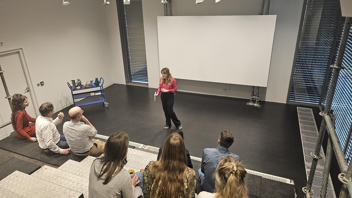 MarianaGkliati's tweet photo. Embracing #slowwork, enjoying #qualitytime with @TilburgLaw colleagues & immersing in art at @DesignMuseumDB.
Exhibition: Men, Women & Their Devices & mini lecture by @SRanchordas on Women in #AdministrativeLaw. Is this apparently gender-neutral field designed for #women? https://t.co/s4XYiXG7QU