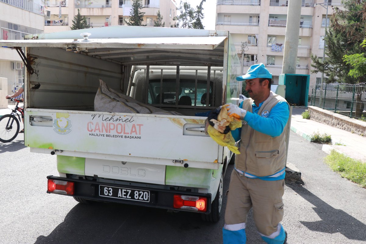 Ekmek nimettir☑️ Yeri çöp değildir❌ Bayat ekmek kutularına bırakılan ekmekleri toplayarak isafın önüne geçiyoruz. 🥖