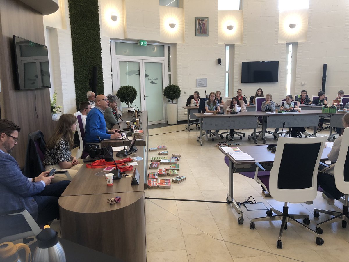 Math De Loo tweet media