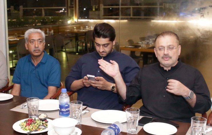 Arbab Ali Chandio (@arbab_chandio1) on Twitter photo وزیر اطلاعات شرجیل انعام میمن نے عمران خان کے خلاف پریس کانفرنس میں نئے حقائق سے پردہ اٹھا دیا، جو بحث طلب ہے!!!!
<a href="/sharjeelinam/">Sharjeel Inam Memon</a> ye raaz ki baten aakhir late kaha se hain? وزیر اطلاعات شرجیل انعام میمن نے عمران خان کے خلاف پریس کانفرنس میں نئے حقائق سے پردہ اٹھا دیا، جو بحث طلب ہے!!!!
<a href="/sharjeelinam/">Sharjeel Inam Memon</a> ye raaz ki baten aakhir late kaha se hain?