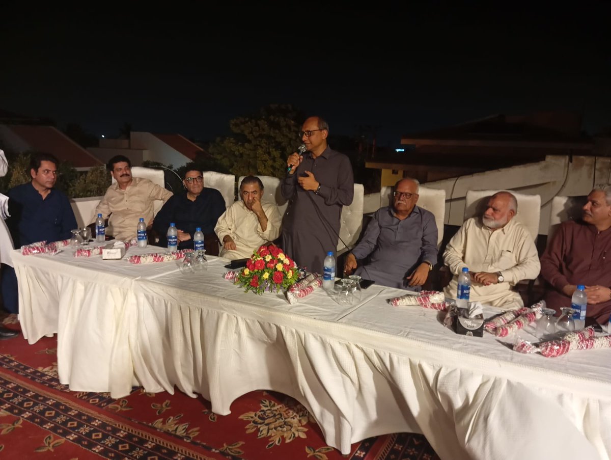 QaziMBashir1's tweet image. کراچی. ایڈیشنل ایڈووکیٹ جنرل سندھ   رفیق راجوری کی رہائش گاہ پر عشائیہ صدر PPP کراچی صوبائی وزیر سعید غنی مہمان خصوصی تھے عشائیہ میں جنرل سیکرٹری   سندھ وقار مہدی' MNA اسد عالم نیازی' ایڈووکیٹ جنرل سندھ حسن اکبر'PLF سندھ کے صدر قاضی ایم بشیر Asc ' سردار ذوالفقار ودیگر کی شرکت۔