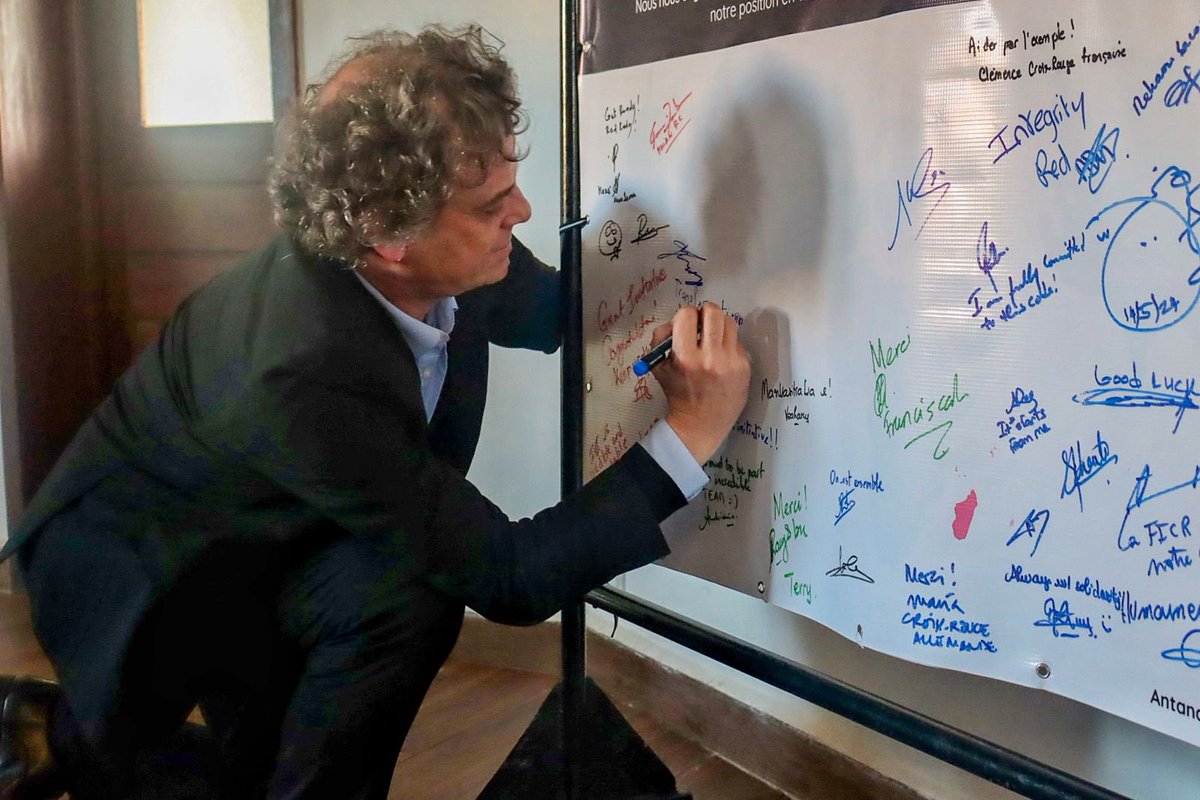 MariaMercedes_M's tweet photo. We are honored to welcome @PKremer1, Regional Deputy Director for #Africa, in #Madagascar to discuss our transformative journey &amp; address the main challenges in the region. This visit also strengthened our commitment to integrity with his support to the integrity passport. https://t.co/nCxSHevPMR