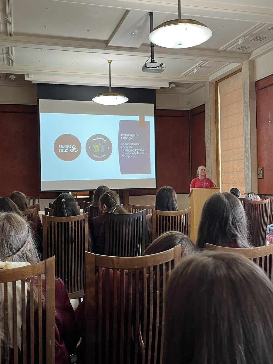 Some of the @southern_fsu staff are in Stormont to celebrate #MenstrualHygieneDay with @B_BalancedU and @LizK1988 .
#stormont #PrepareForChange #ChangingCycles #MHDay