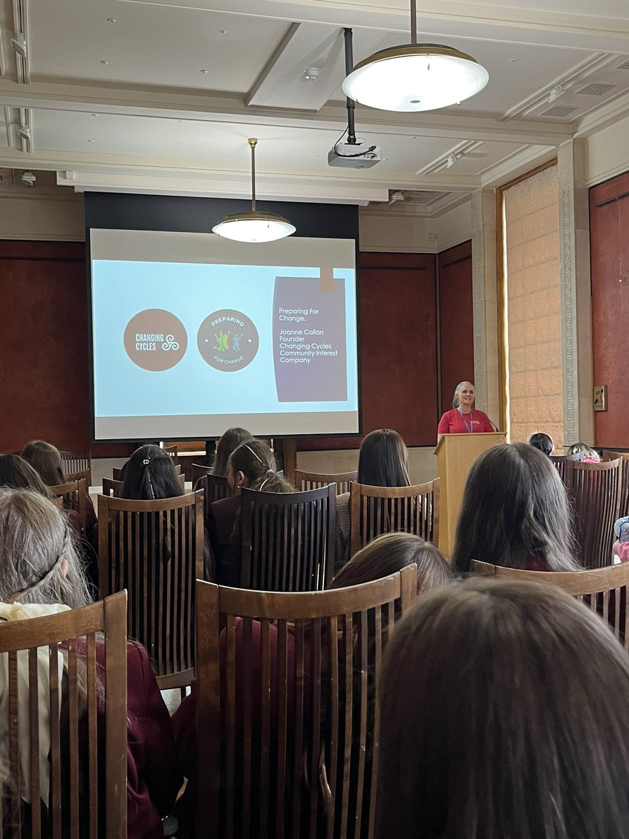 southern_fsu's tweet photo. Some of the @southern_fsu staff are in Stormont to celebrate #MenstrualHygieneDay with @B_BalancedU and @LizK1988 .
#stormont #PrepareForChange #ChangingCycles #MHDay https://t.co/vpfAMnONB9
