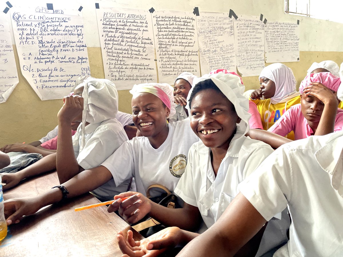 #MHD2024
Nous encourageons les jeunes filles à adopter de bonnes pratiques hygiéniques,en changeant leurs protections trois fois par jour et en les éliminant correctement. Ensemble, gardons notre environnement propre et promouvons une bonne hygiène menstruelle. 
#menstrualhealth