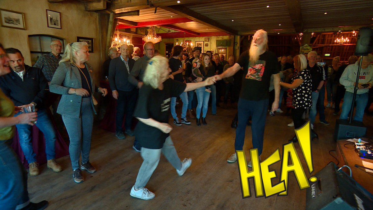 It wurd geraniums komt yn it wurdboek fan Broer Zeldenrust (75) en Sjoukje Faber (82) net foar. Se binne alle wykeinen op de dûnsflier te finen. Benammen fan blues wurde se bliid. #OmropFryslan #Hea #Blues 
omropfryslan.nl/fy/tv/ofleveri…