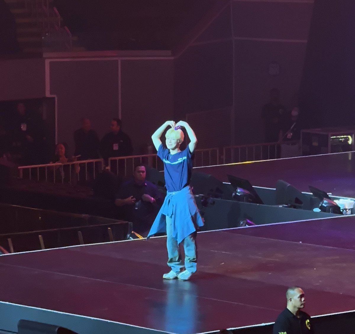 ksnmura's tweet photo. a tiny sunoo in this big world https://t.co/GKsIFyh16N