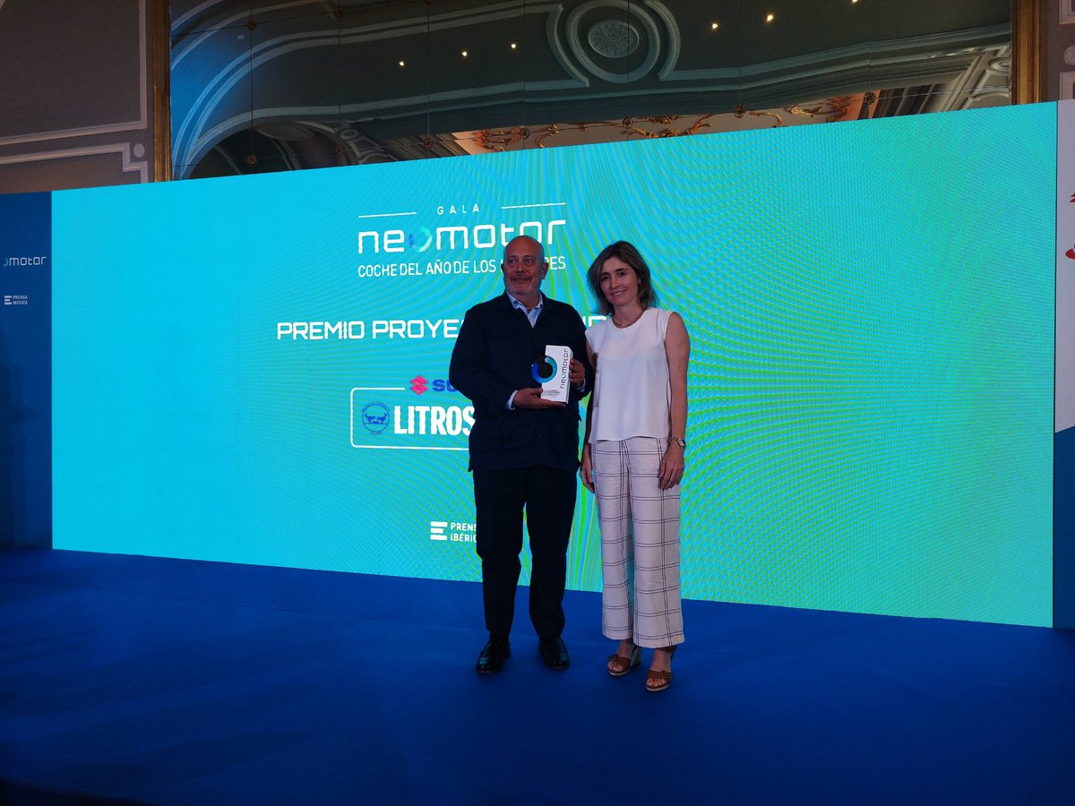 <a href="/Cepsa/">XXXXXXXX</a> <a href="/santander_es/">Santander España</a> <a href="/Michelin/">Michelin</a> <a href="/AdrienCastagnie/">Acastagnie</a> .<a href="/SuzukiIberica/">Suzuki Ibérica</a> recibe el Premio Proyecto Solidario 🥇 al Suzuki Litros x kilos de la mano de Ainhoa Moll, directora editorial y adjunta a la presidencia de Prensa Ibérica. Recoge el premio <a href="/JuanLopezFrade/">Juan López Frade</a>, presidente de Suzuki Motor Ibérica