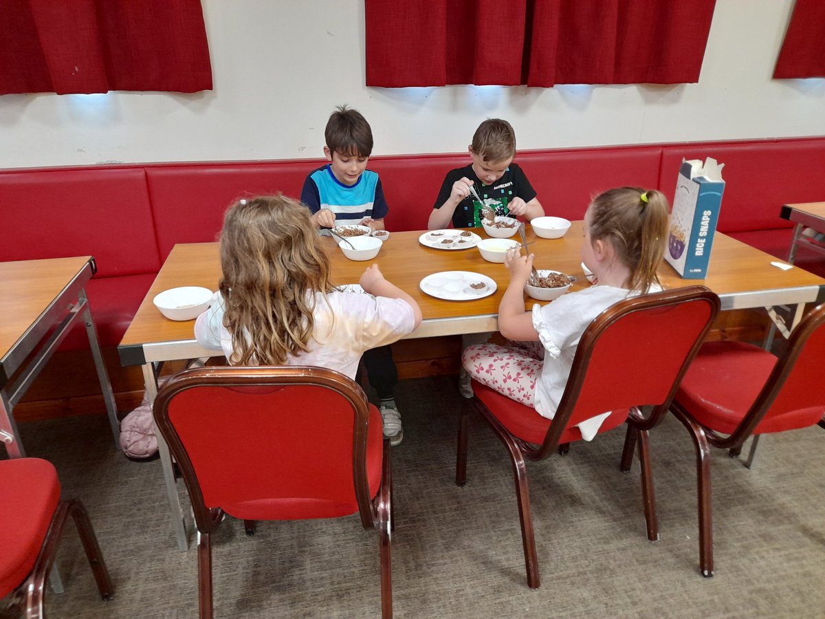 Our young carers Monday group making their own pizzas and crispy cakes! Lots of fun ☺