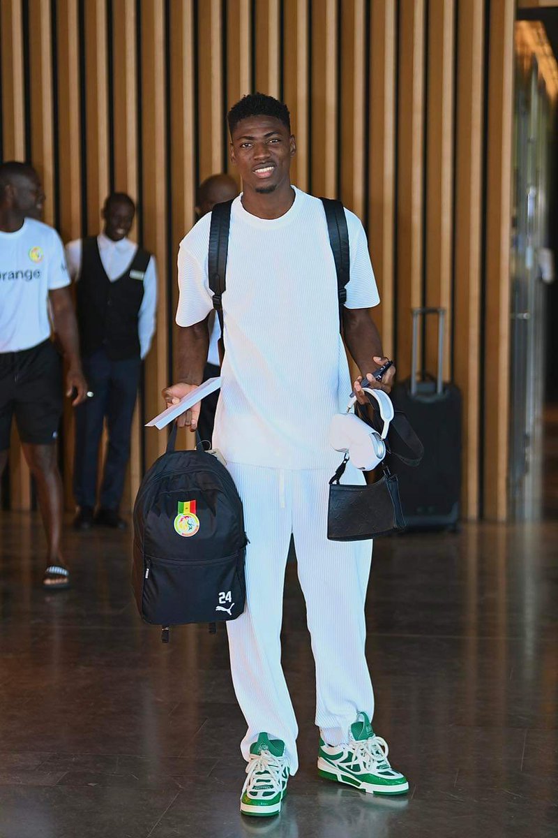 Abdoulaye Niakhate Ndiaye a rejoint hier lundi la tanière des lions à Diamniadio. Il remplace le défenseur Seydou Sano, blessé et forfait pour les deux matchs du Sénégal du mois de juin vs RD Congo et vs Mauritanie. #WC2026Q