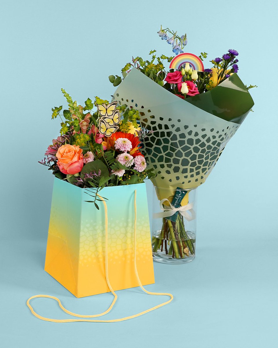 OMBRE EFFECT 💛💚 | Frisse kleuren die in elkaar overlopen. Deze combina en tas Micro geven ieder boeket een vrolijke en frisse look. Bijna klaar voor de zomer…

Ontdek onze nieuwe items op onze website: broekhof.nl