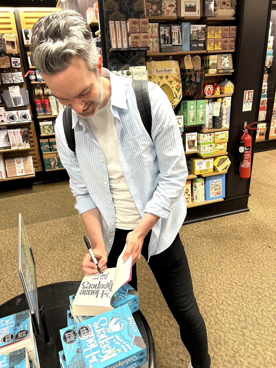 So great to meet Hayley and the fab team at @WaterstonesLeic to sign copies of #TheHousekeepers. Thank you so much for having me! ☺️