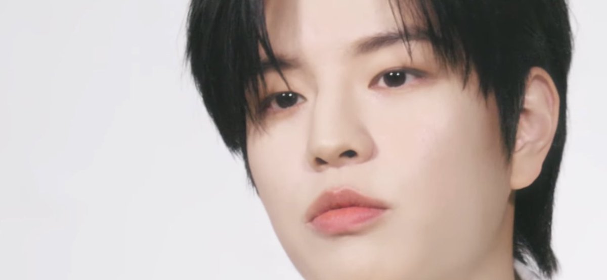 CH0S2000's tweet photo. 이라고 봄 존나기엽다 https://t.co/b2Gl2CFXnL