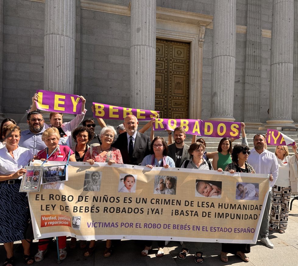 IMPORTANTE PASO! Nuevo registro de la Ley de #bebesrobados Nos acompañan compañeras/os de @BEBES_ROBADOS_ @AvaBebes y @Ce_AQUA, Diputadas/os de Grupos firmantes: PODEMOS, SUMAR, BILDU, ERC, BNG, JxC. ¡GRACIAS! PSOE, PP Y PNV se comprometen a apoyar la Toma en Consideración