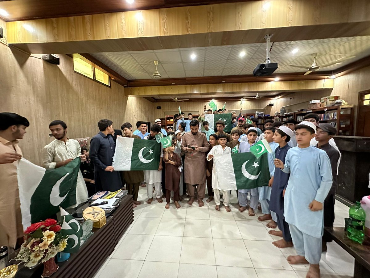 The spirit of Youm-e-Takbeer is alive and well, as Pakistanis come together to honor their nation's strength and progress.
#یوم_تکبیر_پاکستان
#YoumTakbeer_Pakistan