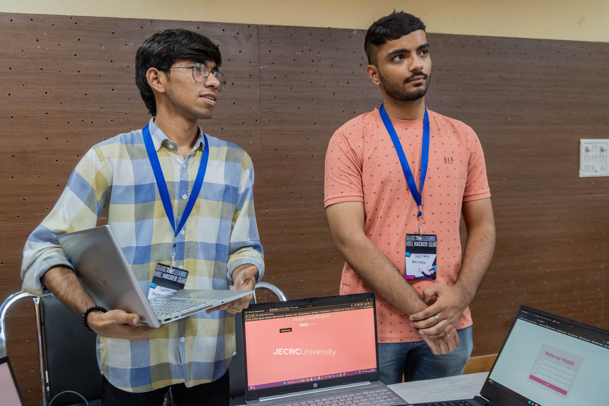 why_deepanshux's tweet image. Me-Guyss hackathon chalte hai 🤓
Kaha? -Seedha jaipur 🥸
Pehli hackathon mai hi prize ✅ 🗿✨🍬🧿

@HackTheLeague amazing experience ✨

@ooye_kaushik @Viva6935808414 🩵