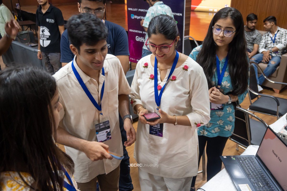 why_deepanshux's tweet image. Me-Guyss hackathon chalte hai 🤓
Kaha? -Seedha jaipur 🥸
Pehli hackathon mai hi prize ✅ 🗿✨🍬🧿

@HackTheLeague amazing experience ✨

@ooye_kaushik @Viva6935808414 🩵