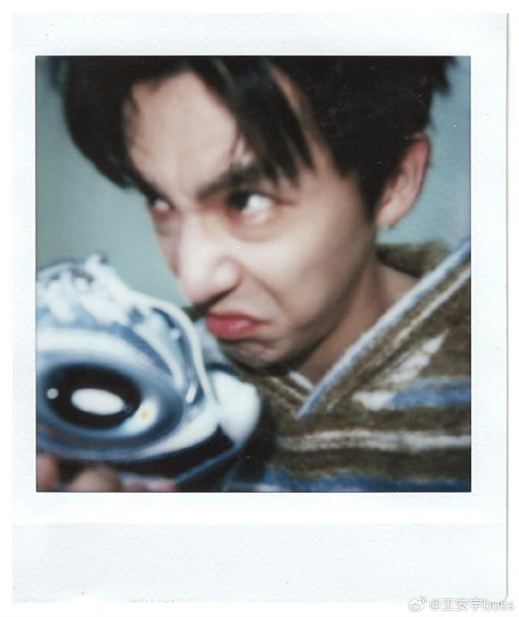 dramapotatoe's tweet photo. #WangAnyu and his studio share behind the scenes snaps

More - https://t.co/x9eKkBtdLW

https://t.co/FW0VGS6uEg https://t.co/ShxprFqmTA