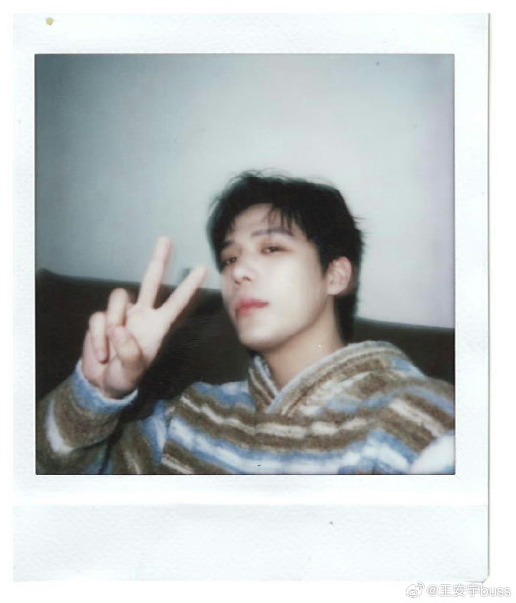 dramapotatoe's tweet photo. #WangAnyu and his studio share behind the scenes snaps

More - https://t.co/x9eKkBtdLW

https://t.co/FW0VGS6uEg https://t.co/ShxprFqmTA