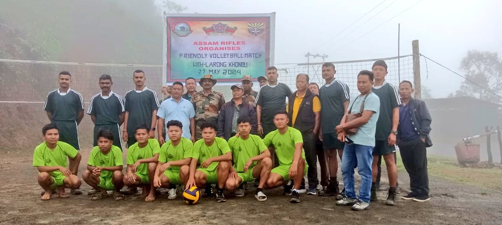 #AssamRifles in #Manipur played a friendly #Volleyball match with the team of Larong village, Khunou, Chandel District to encourage sportsmanship.
Such events also provide an environment of informal communication with the villagers.
@SpokespersonMoD @official_dgar @easterncomd