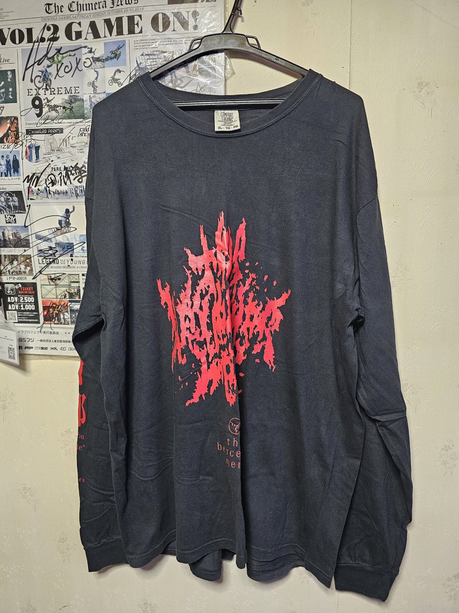 ベルセデスの開口部Tシャツ、デザインが最高にかっこいいのは勿論なん