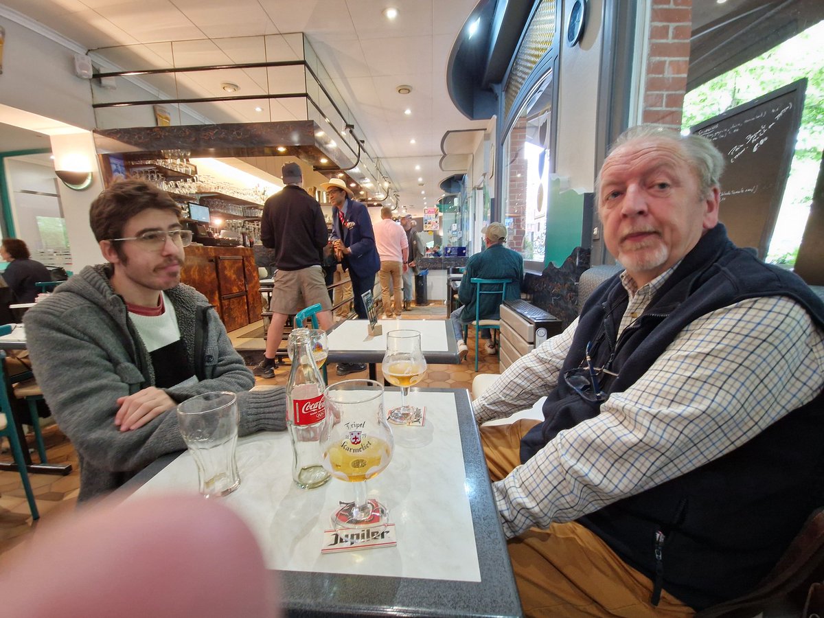 RJonathan59's tweet photo. Séance de boitage ce matin dans la 11ème circonscription avec l équipe #RN59 #RNJ d'Armentières.
@RN_Nord59
@J_Bardella
@sebchenu
@joshuaHochart
@RNJ_Nord
#VivementLe9Juin ! 🇫🇷 https://t.co/4q1Sd0L09T