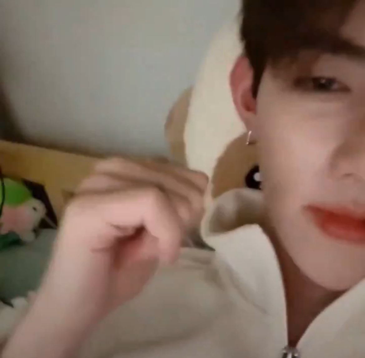 They may not often sleep together all night because they don't share the same room, but they definitely cuddle when taking quick naps or when watching shows or movies together... bin's shaymin on neul's bed is proof of it.. and let’s not forget bin’s live… yeah