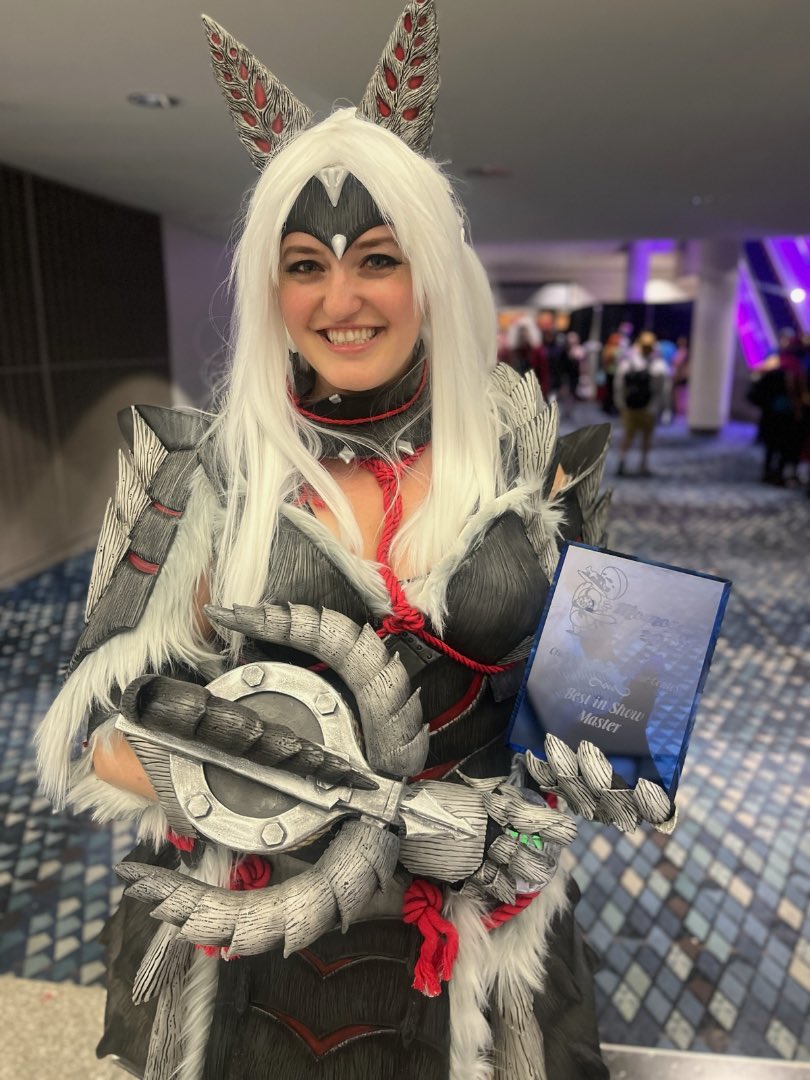 Congratulations to my #DiamondDaughter, Kimi for winning the Craftsmanship Contest Award for Best in Show Master at @MomoCon for her costume of Stygian Zinogre from Monster Hunter World! I'm so proud of her, the hard work she put in, and her incredible creativity! Make sure to