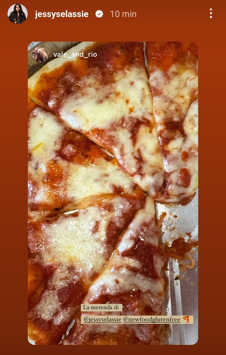 Wow che meraviglia la pizza a merenda della principessa Jessica 😍💖🦋🦁👸🍕..@JessySelassie #jeru #jerulove #foodblogger #glutenfree #jessyselassie #jessicaselassie