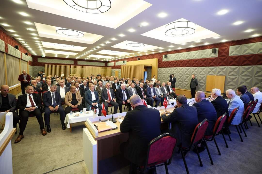 eyupaksu24's tweet photo. Bugün (28 .05.2024 Salı) TŞOF başkanımız sayın FEVZİ APAYDIN beyefendinin katılım sağladığı İSTESOB başkanımız sayın FAİK YILMAZ beyefendinin ev sahipliğinde İSTANBUL ilimizdeki ulaşım camiamızın 35 oda başkanları, yönetim kurulu üyelerimizle birlikte toplantı yaptık.
Ulaşım camiamızın güncel sorunları ve çözüm önerilerimizi istişare ettik.
Bu toplantıya ev sahipliği yapan
İSTESOB başkanımıza ve ekibine
ayrıca katılım sağlayan tüm oda
başkanlarımıza, yönetim kurulu
üyelerimize esnafımız adına çok
teşekkür ederiz.
EYUP AKSU
İTEO BAŞKANI
TŞOF DENETİM KURULU ÜYESİ 
TŞOF UKOME TEMSİLCİSİ
@tsofresmi @istesob @fevziapaydin_ @_FAIKYILMAZ