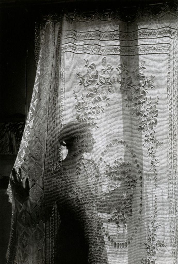 I knew nothing but shadows and I thought them to be real. Oscar Wilde✒️ The picture of Dorian Gray 📷©️Édouard Boubat, Paris, 1979