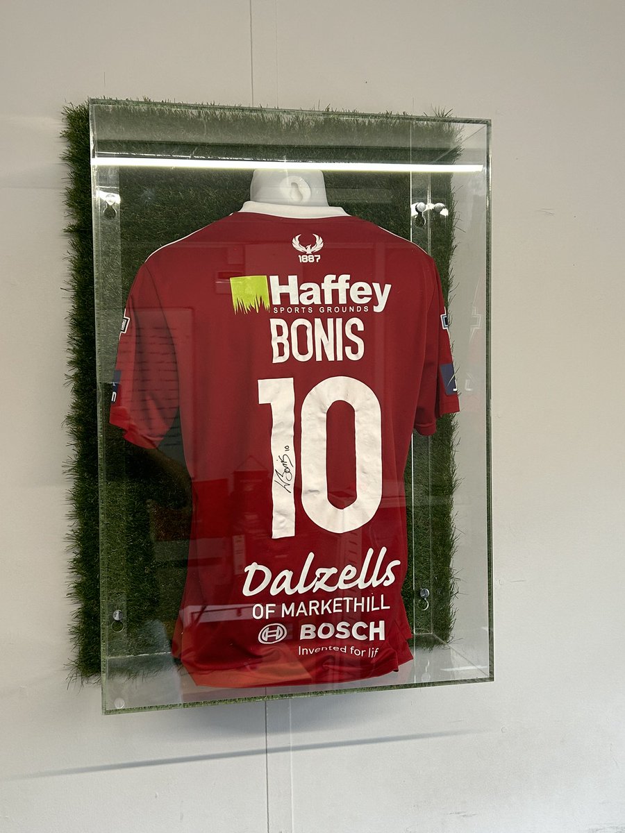 JackMoffettHSG's tweet photo. Office wall finished off. Thanks to @vintagekitco for the idea and @premiershirtdisplays for the display case. @lee_bonis @Portadownfc https://t.co/3hSJit1VEV