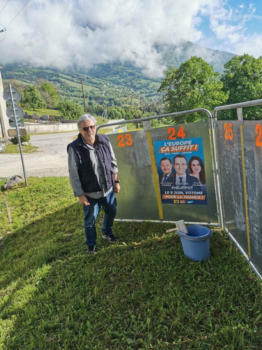 PatriotesIsere's tweet photo. 2 ème journée de collage :
La vraie campagne est lancée, plus de pause jusqu'au 9 juin.
Nous continuons à parcourir l'Isère d'Echirolles à Huez.
#LesPatriotes #LEuropeÇaSuffit #Le9JuinJeVoteLesPatriotes #frexit #pourlapaix #sortonsdelotan https://t.co/Tnvm1mo0It