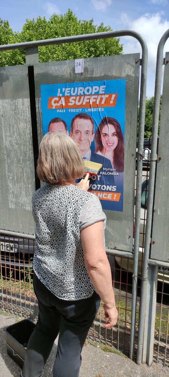 PatriotesIsere's tweet photo. 2 ème journée de collage :
La vraie campagne est lancée, plus de pause jusqu'au 9 juin.
Nous continuons à parcourir l'Isère d'Echirolles à Huez.
#LesPatriotes #LEuropeÇaSuffit #Le9JuinJeVoteLesPatriotes #frexit #pourlapaix #sortonsdelotan https://t.co/Tnvm1mo0It