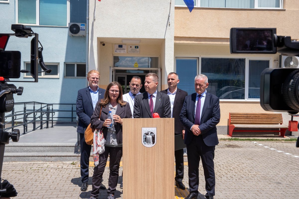 EUActingHeadKS's tweet photo. Today in Klinë/Klina, unveiled the renovated Health Centre, as part of #EU4ALL project. 

The investment of over € 2.6 million will improve accessibility for persons with disabilities in 19 public buildings in 19 municipalities, fostering inclusivity for citizens’ in 🇽🇰#Kosovo. https://t.co/OwEKvBBjQI