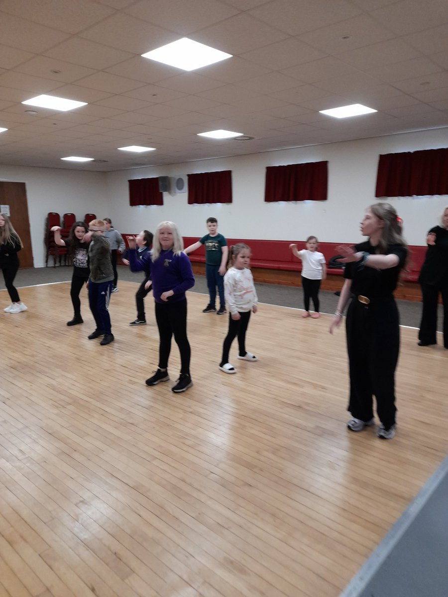 Our Cumnock young carer groups have enjoyed having Rachel at our group teaching us some new moves 💃