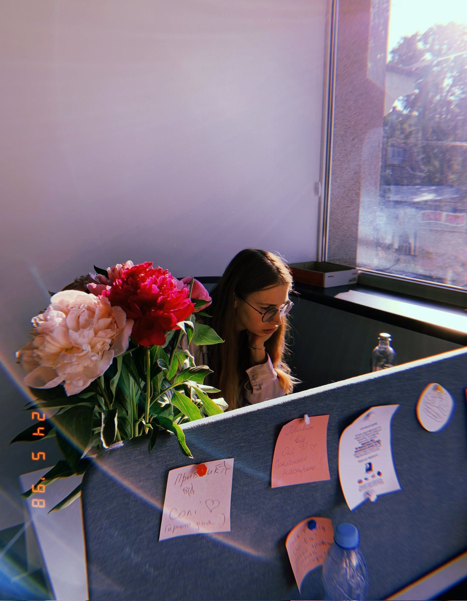 marshmalouufti's tweet photo. Працьовито-заклопотана і трошки святкова я✨ https://t.co/FONyYE5zZu