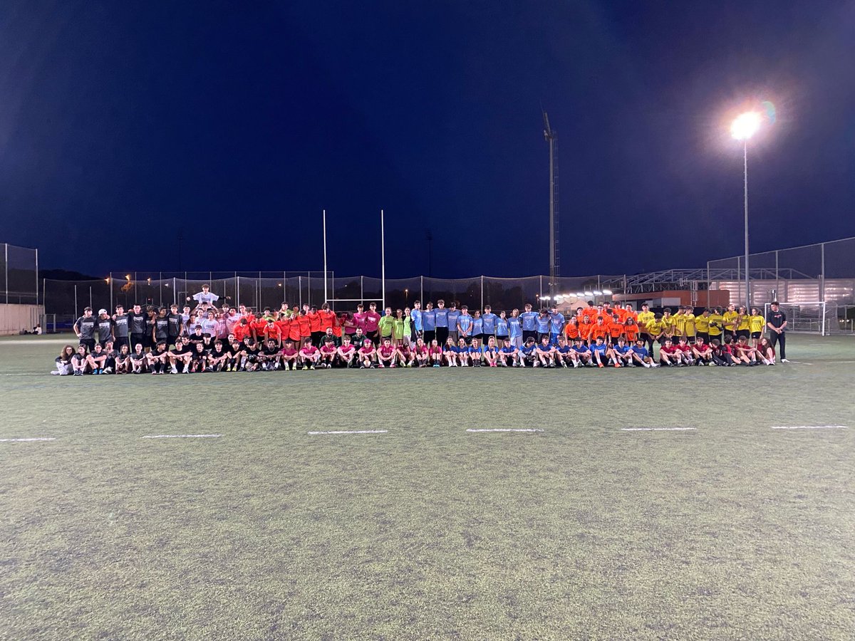 pbsantcugat's tweet photo. 👏 Prop de 300 nois i noies i 24 equips participants gaudeixen del 8è Torneig Nocturn Mixt de Futbol 7 Enganxa’t als Bons Hàbits…

🔗 https://t.co/kbEZHIxAQl .

#SantCugat @FCBarcelona_es @UFECcat @gerardesteva @ipe_ufec @CortesXavier @sport @mundodeportivo @pcuencap2 @mgrau128 https://t.co/6TrwHmOiKh